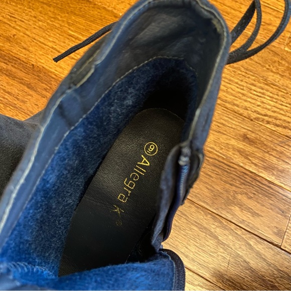 SOLD Blue Suede Booties Size 9 - Picture 7 of 8